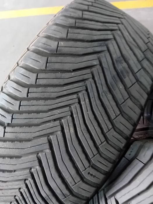 235/50/19 michelin