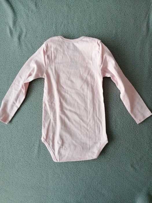 Чисто нови 2бр боди и гащиризон размер 74-80см.