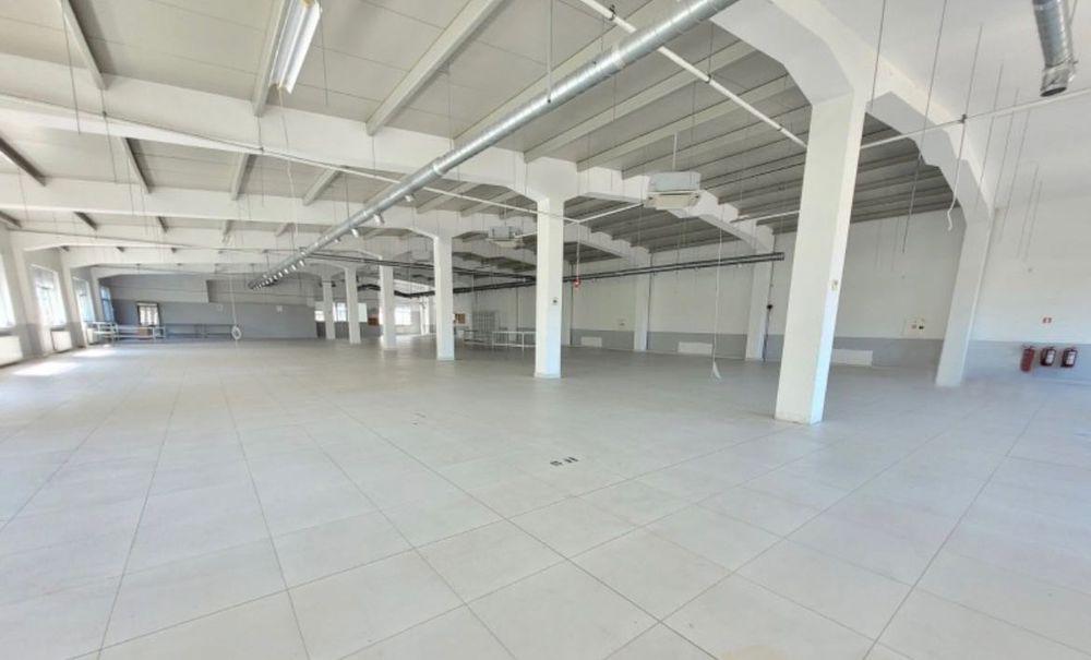 Дава се под наем Склад в Горна Оряховица - 2000 кв.м за 4500 € - Снимка #3