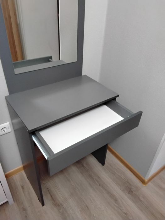 Туалетный столик.