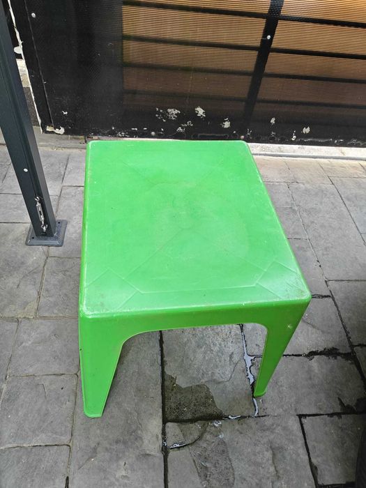 Masuta copii pentru exterior din plastic verde