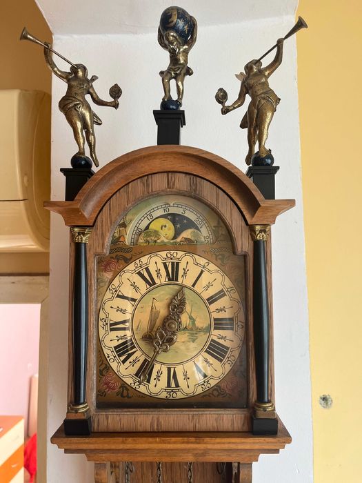 Античен стенен-Фризийски  часовник,дъб- 1950-1960г.с махало