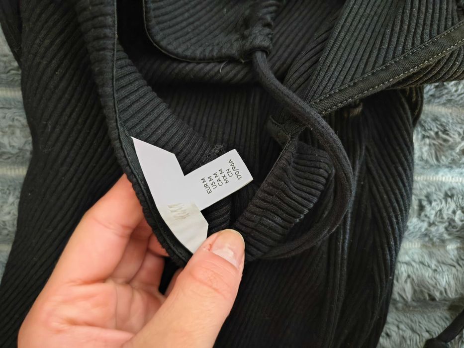 Рокля с гол гръб H&M