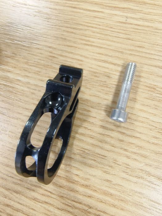 Скоби за спирачки и команди Sram
