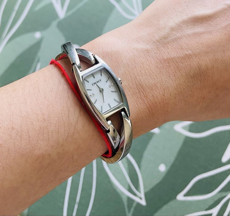 Продам часы DKNY