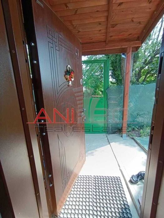 Еднофамилна къща с двор в кв. Галата, гр. Варна