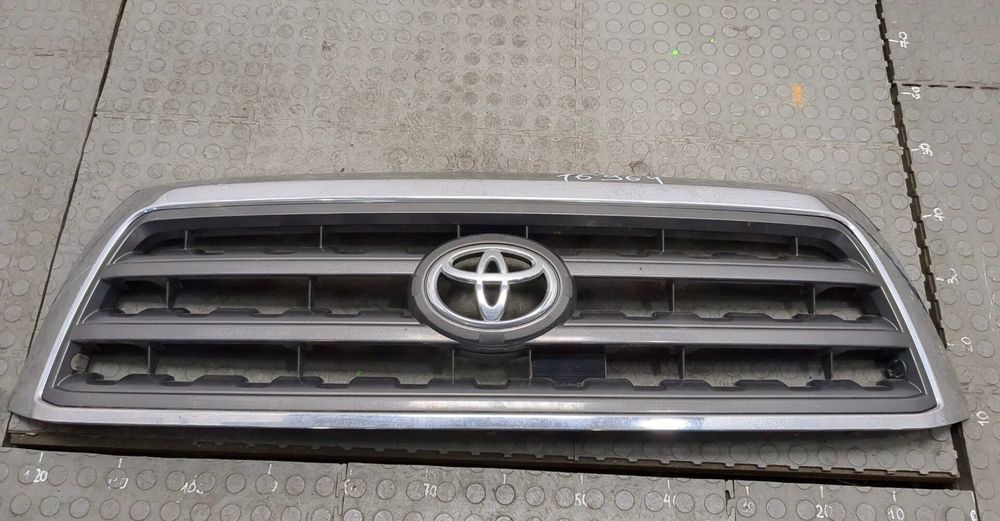 На Toyota Sequoia — Решетка.
