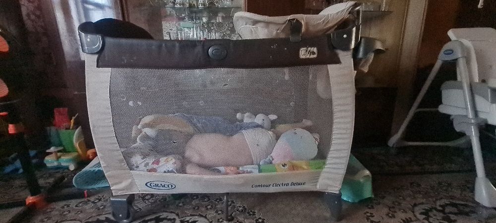 Срочно продам детскую кровать манеж Graco