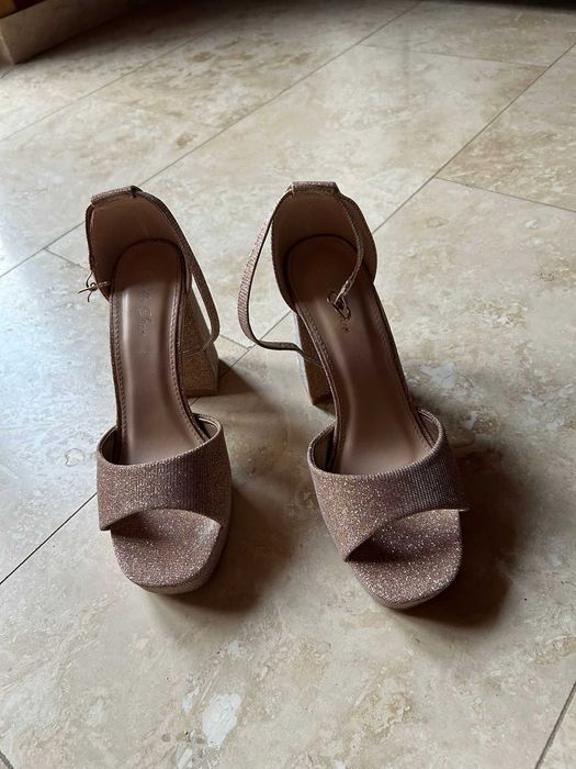 sandale elegante culoarea sampaniei