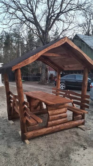Foișor rustic disponibil.leagăne de grădină
