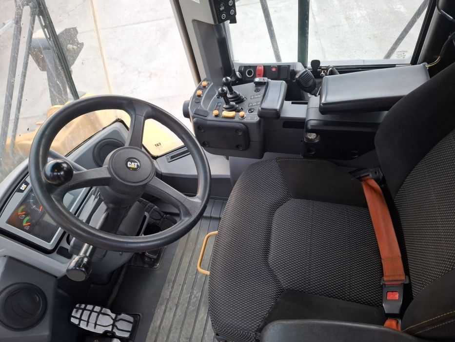 Caterpillar 966M Încarcator