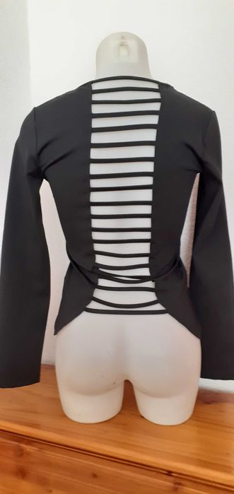 Къси панталони и официална блуза