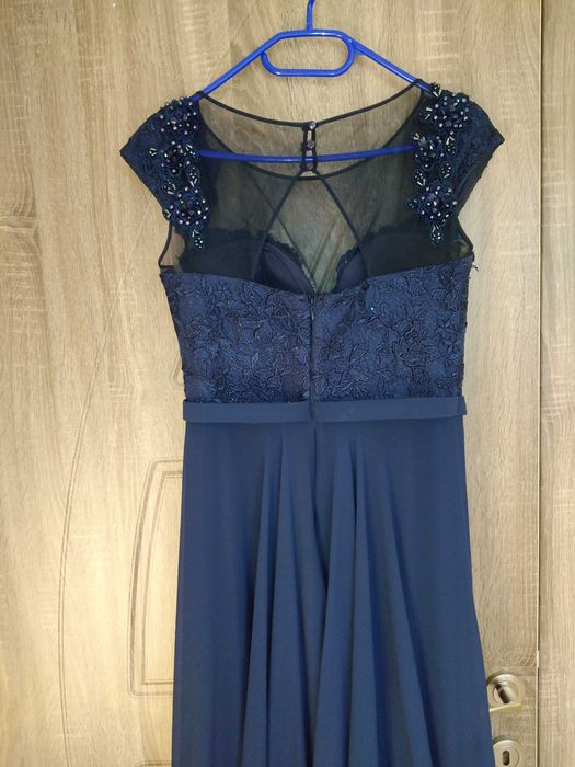 Официална рокля.