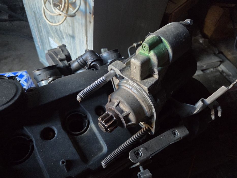 Запчасти на Passat b6 VaG стартер генератор  двигатель BVY