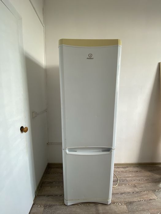 Холодильник INDESIT