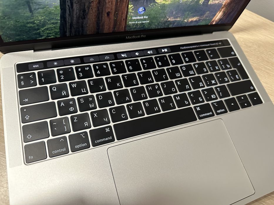 Ноутбук MacBook Pro с TouchBar Макбук про