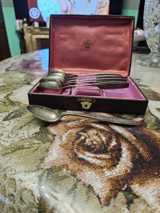 Продам различные  столовые предметы.