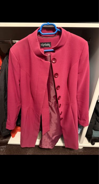 Palton in stare foarte buna , fucsia