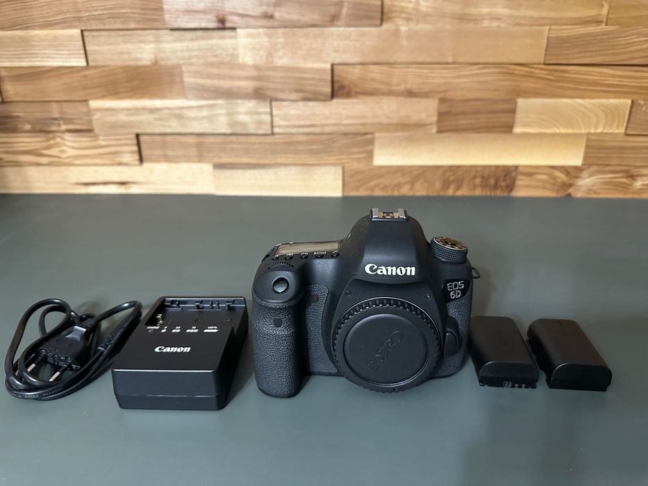 Aparat foto Canon 6D (full-frame)