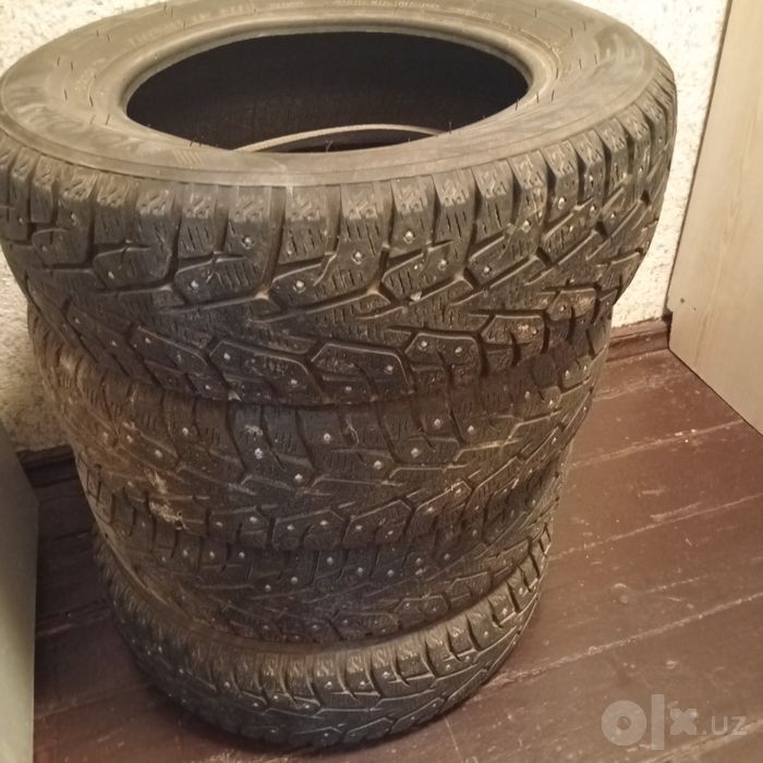 Шины практически новые шипованые с России