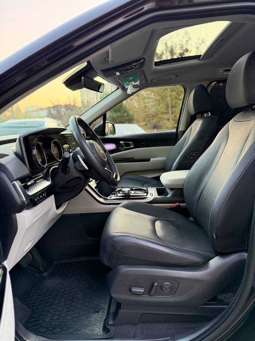 Sotuvda Kia Carnival avtomashinamiz