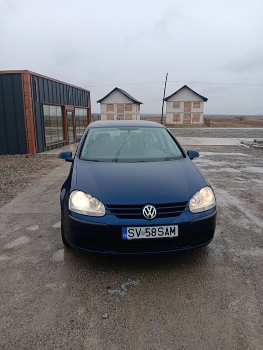 Vând Volkswagen Golf  V