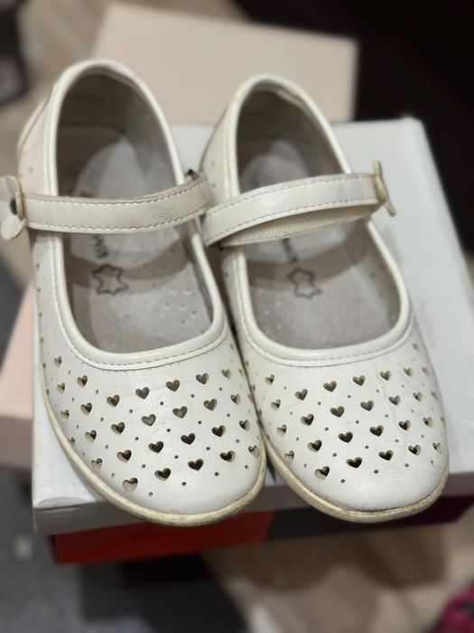 Модерни обувки за момиче