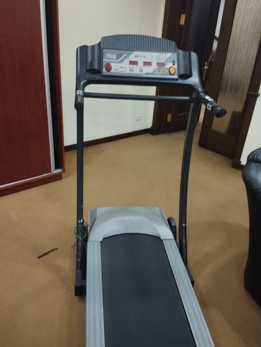 Продаётся беговой дорожка.