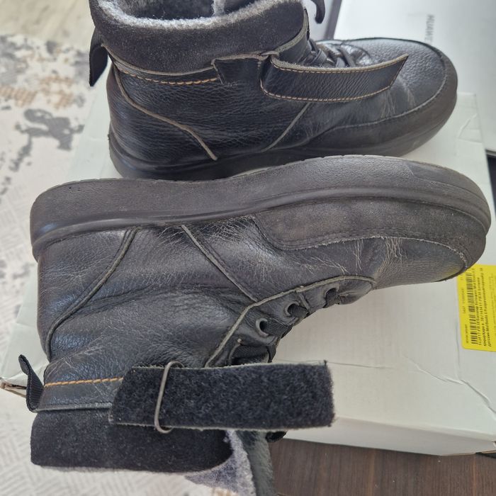 Продам детскую обувь