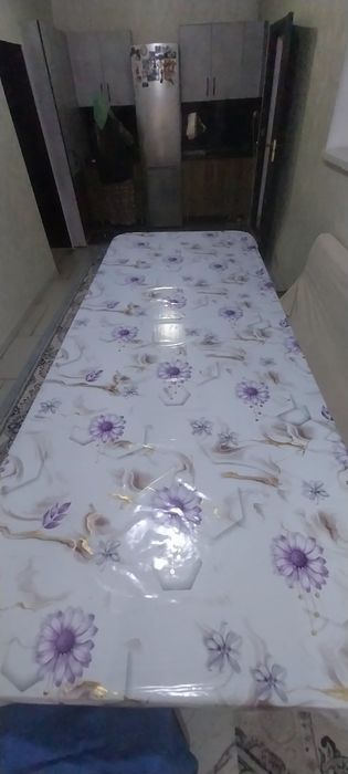 Стол без стульев