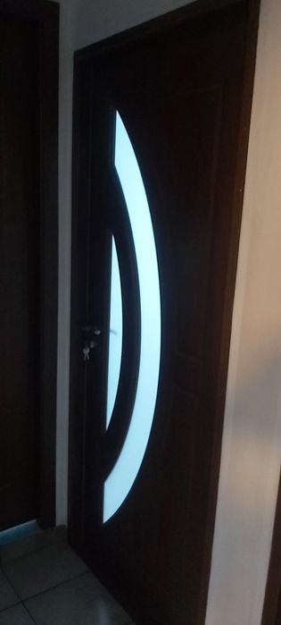 Usi de interior în stare perfecta