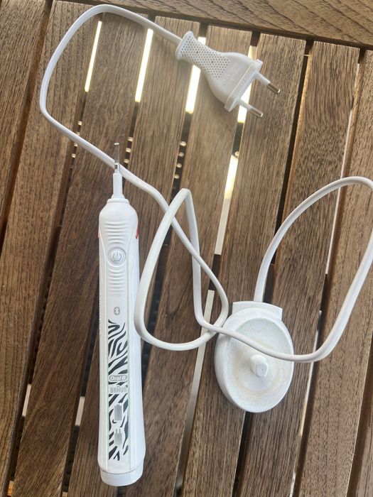 Vand perie de dinti electrica Braun Oral B