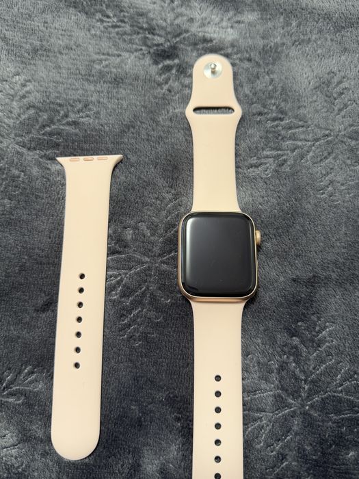 Apple watch series 5 rose gold