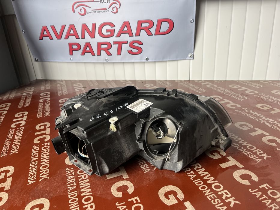 Ляв и десен фар Audi A3 8P (2003-2013)