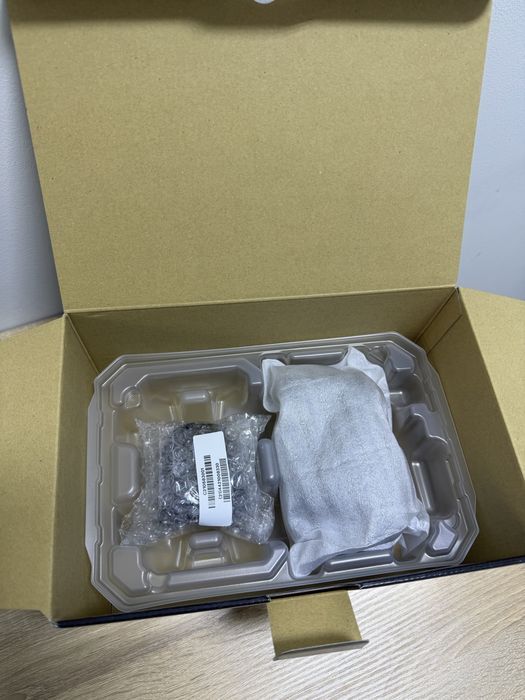 Canon EOS R10 + obiectiv 18-45 mm Nou