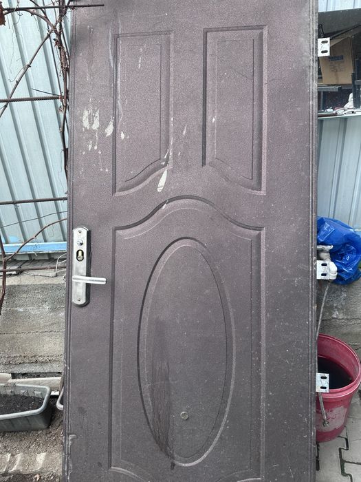 Продам дверь б/у