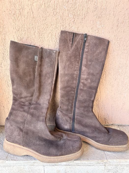 Дамски велурени ботуши