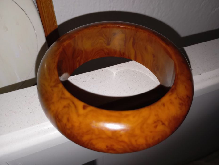 уникална гривна автентичен „Butterscotch Bakelite Bangle“ 20те - 40те