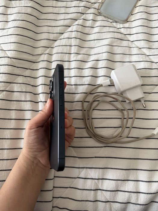 Продаю Iphon 15 pro 256gb