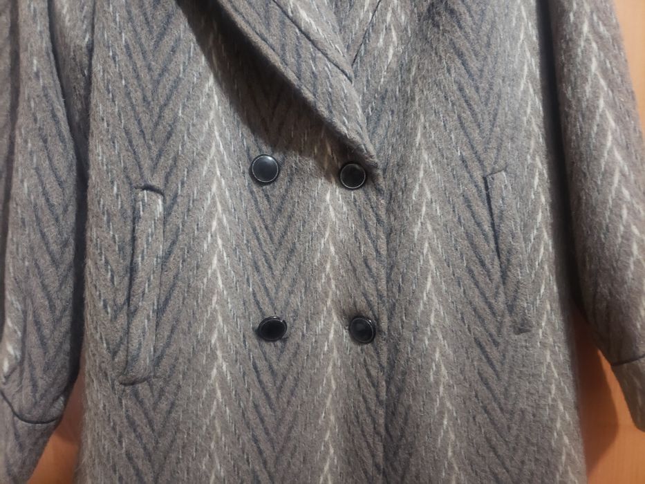 Продам новое демисезонное пальто