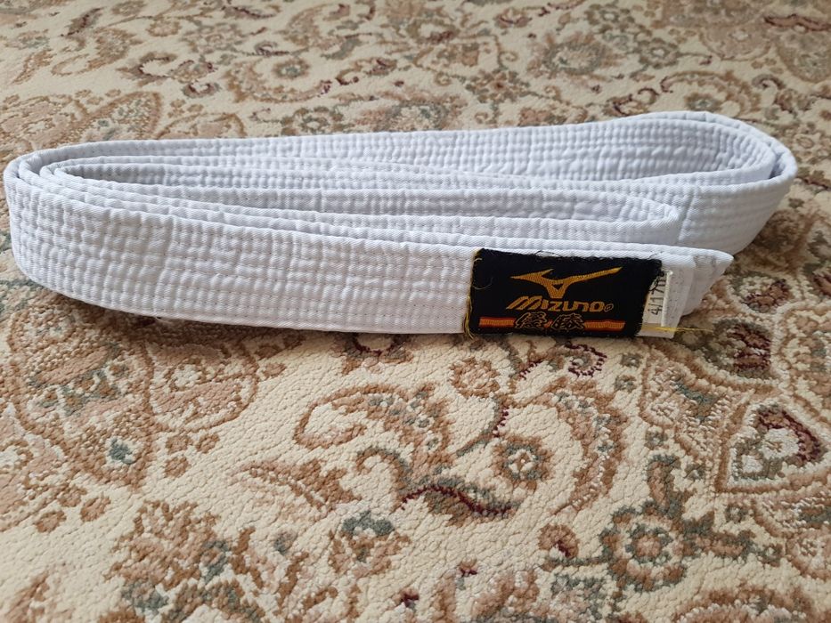 Продам два пояса для карате и др.