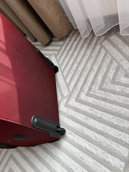 Продам чемодан большой!