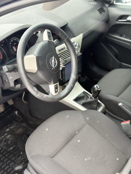 Продам Opel  Astra 2007 год