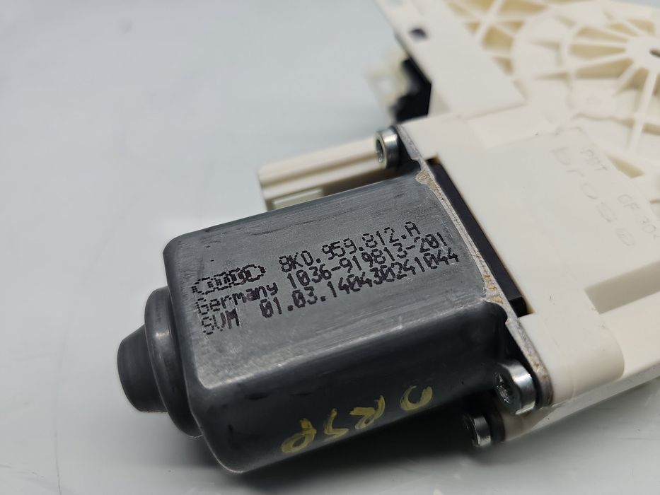 Motoras geam dreapta spate AUDI A6 (4G2, C7) [Fabr 2012-2017] 8K095981