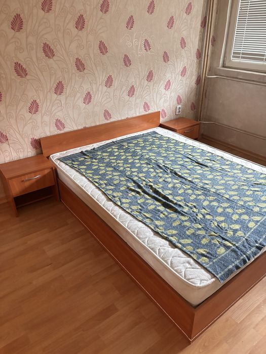 Легло с матрак и 2 бр. нощни шкафове