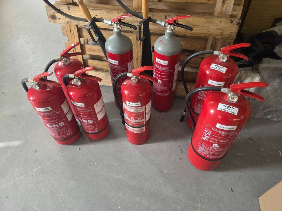 Пожарогасители различни 8 броя