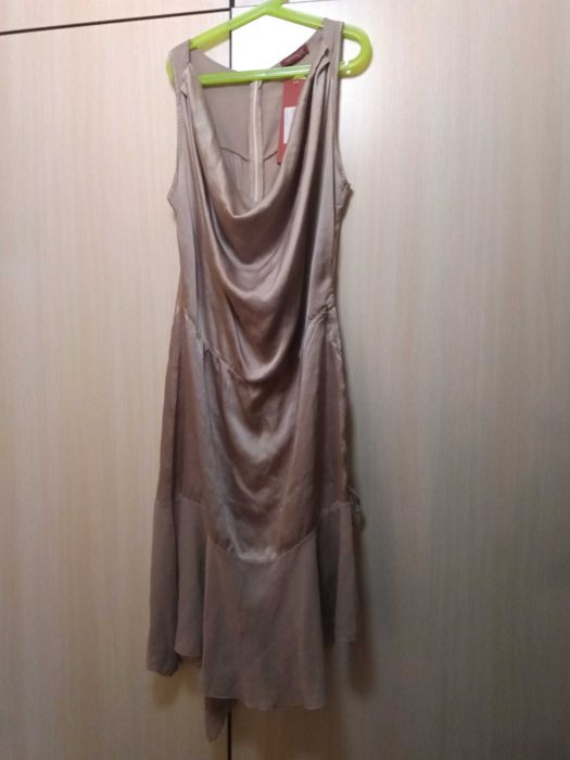 Изискана рокля за коктейли.