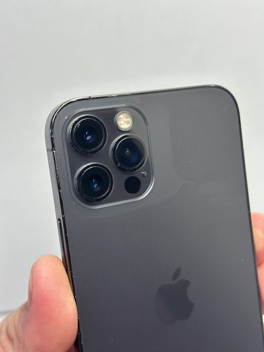 Продам Айфон 12 Про 256г