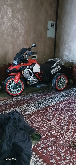 Motosikel yangi   ko'p bo'lmagan  olganimizga