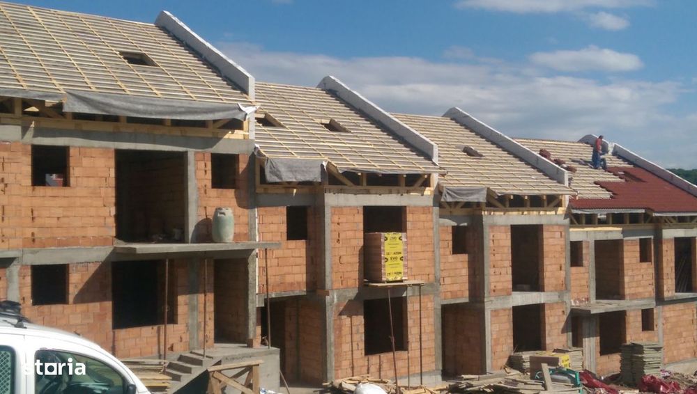 Apartament 3 dormitoare, pod mansardabil, gradina, loc parcare